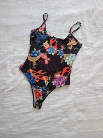 Body fleurs et dragons