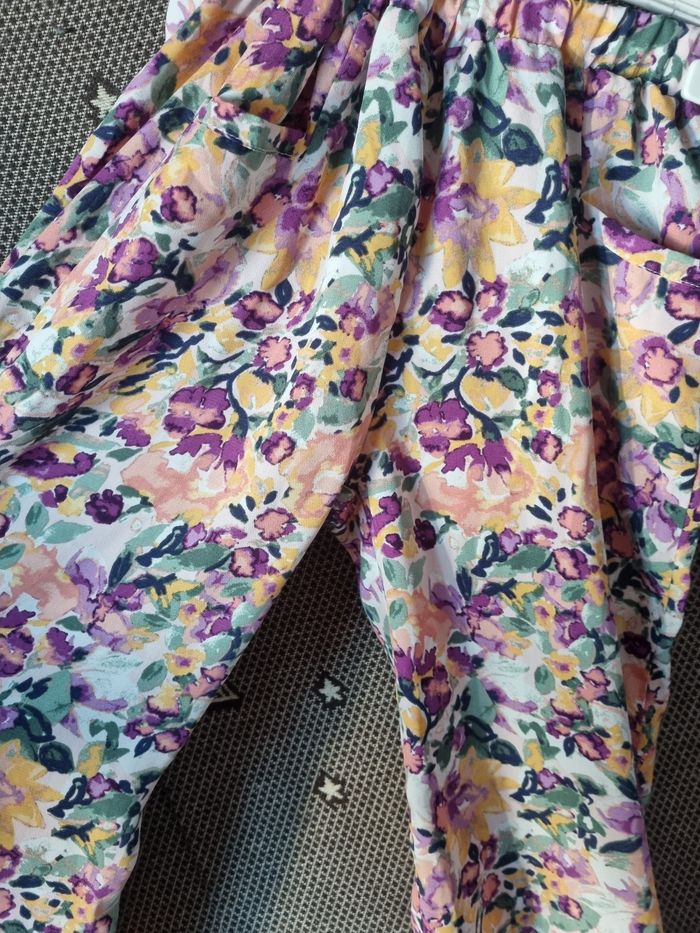 Pantalon fleurie 6ans - photo numéro 2