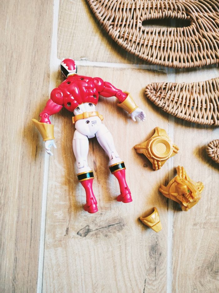 🙅 Power rangers megaforce armored figurine du ranger rouge avec bouclier - photo numéro 4