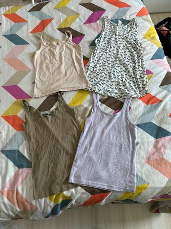 Lot de 4 débardeurs divers