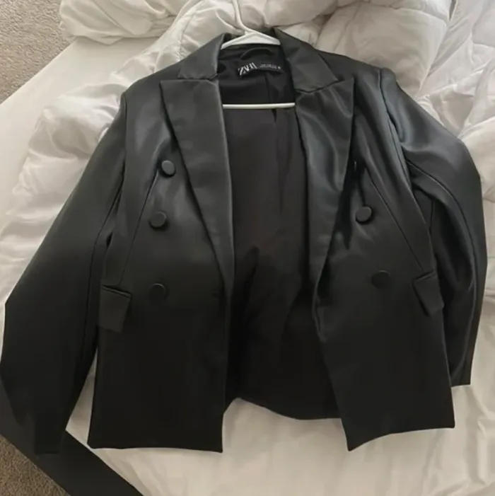 Ensemble tailleur blazer + pantalon ceinturée Zara en similicuir Taille XS/S - photo numéro 7
