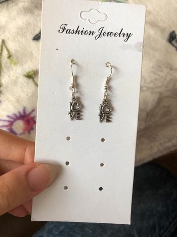 Boucles d’oreilles breloques love.