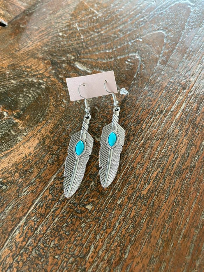 Magnifique paire de boucles d’oreilles avec plumes et turquoise - photo numéro 5
