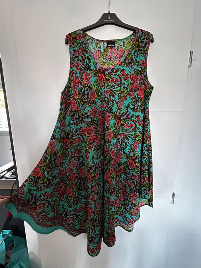 Robe à fleurs à pan