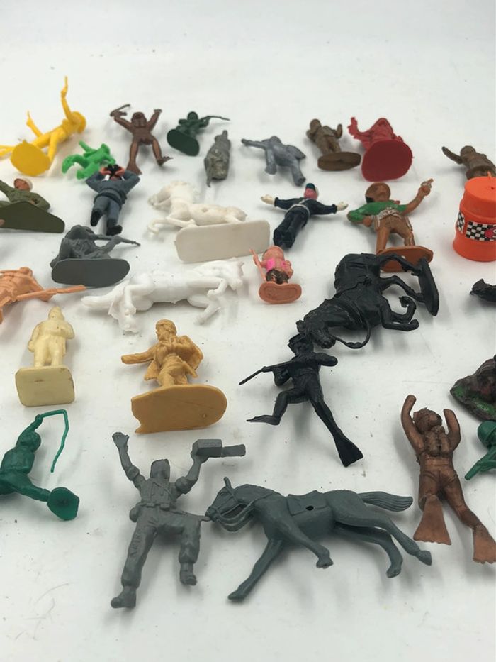 Lot de 39 figurines Soldats Plastiques divers - photo numéro 3