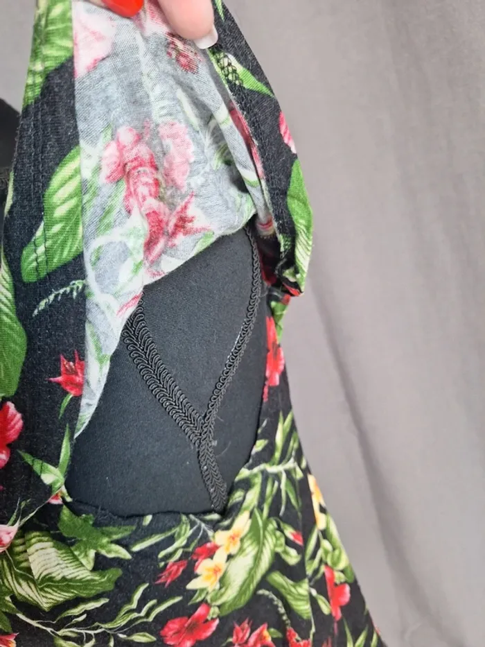 Top/blouse fleurie épaules dénudées - photo numéro 4