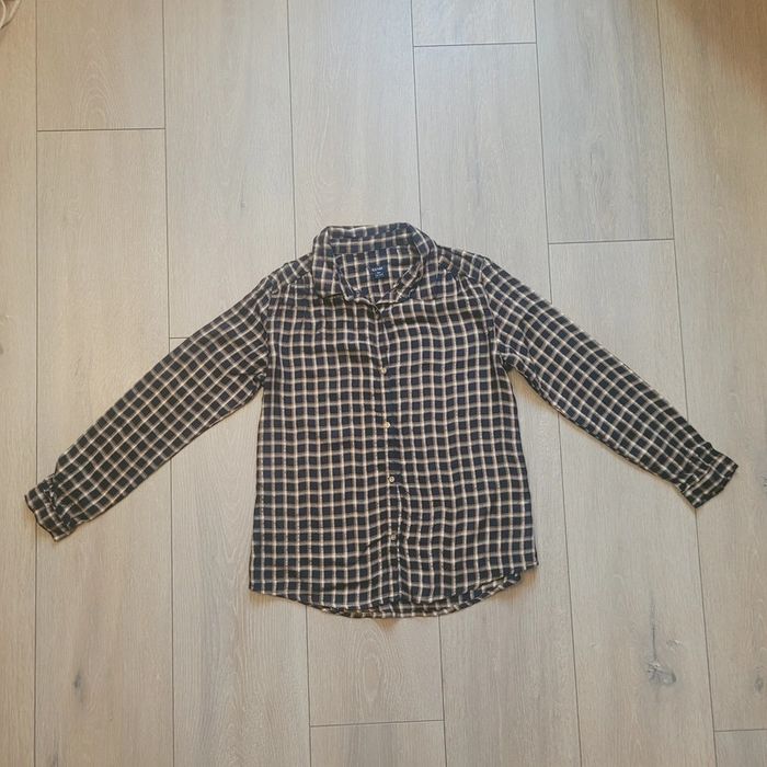 Tres belle chemise festive. Fille 10 ans. Marque Kiabi