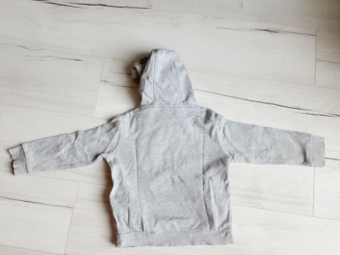Vêtement garçon pull à capuche gris guépard Kiabi 5 ans - photo numéro 3