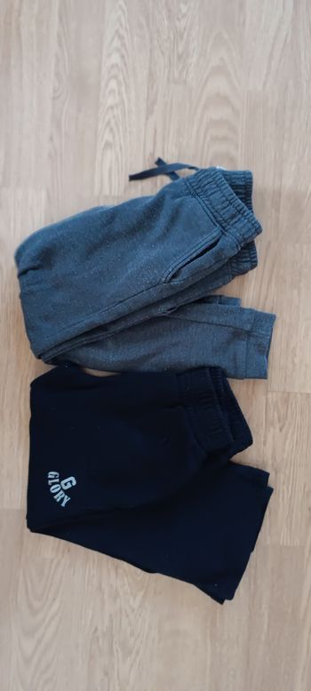 Lot 2 joggings 6 ans 