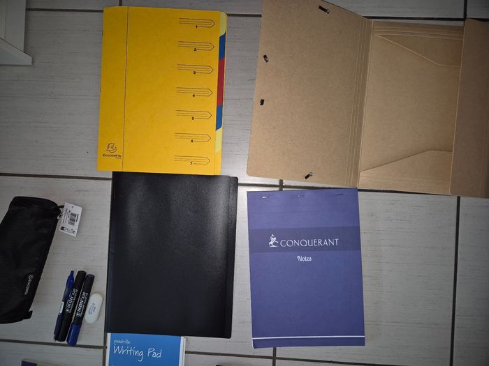 Fournitures scolaires chemise, trieur, trousse, cahier - photo numéro 3