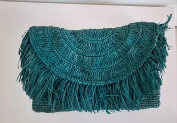 Pochette en raphia neuve