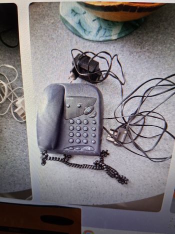 Téléphone fixe bleu