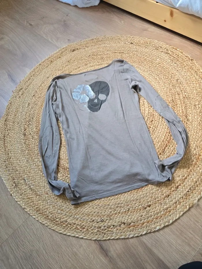 Tee shirt manches longues taille s  lovely sud tete de mort strass