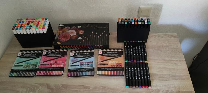 Lot de feutre et crayon de couleur