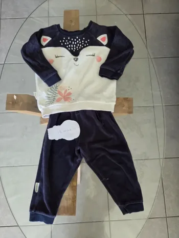 Pyjama 2 pièces velours taille 18 mois