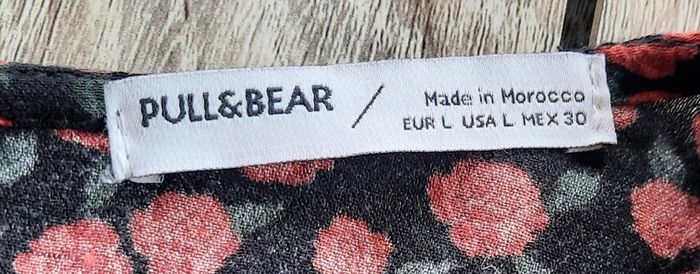 Robe noire à fleurs rouges Pull&Bear,taille L - photo numéro 3