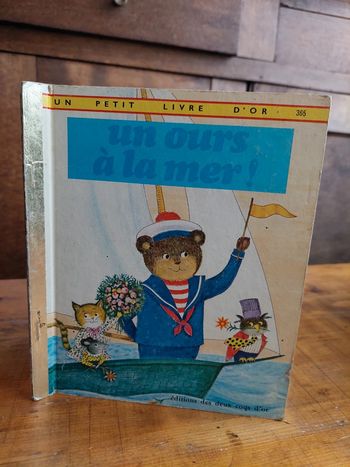 Livre Un ours à la mer - un petit livre d'or 365