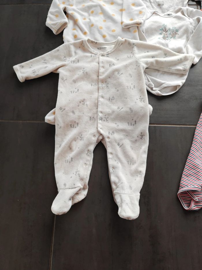 Lot pyjama bodies 9 mois - photo numéro 2