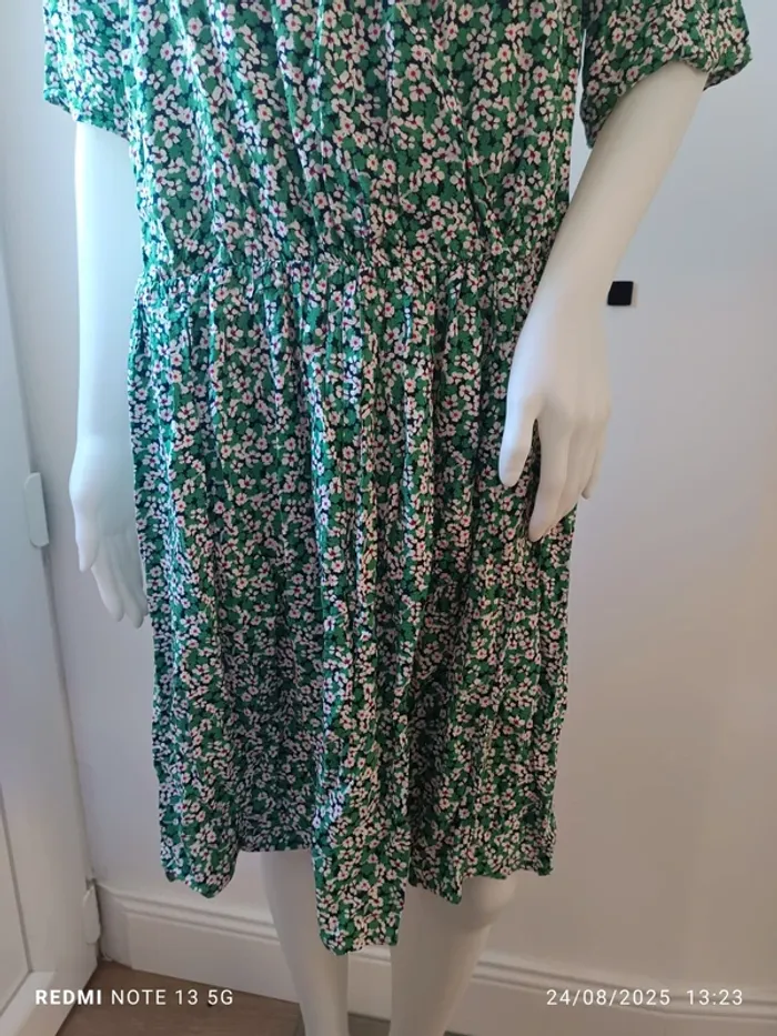 Magnifique robe verte fleurie Kiabi taille L - photo numéro 4