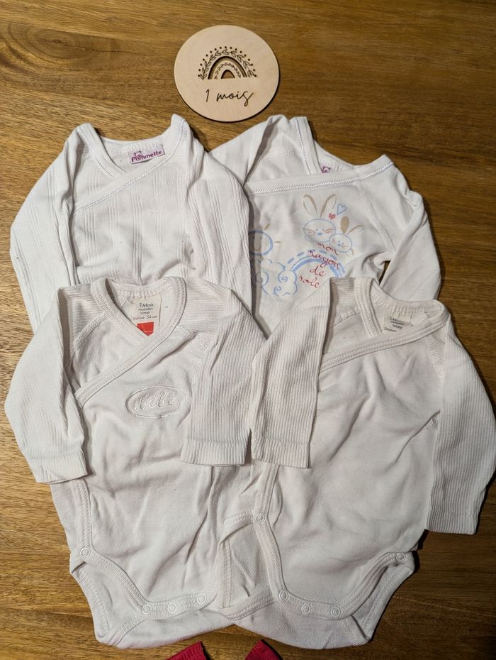 Lot de 4 bodies croisés 1 mois - photo numéro 2