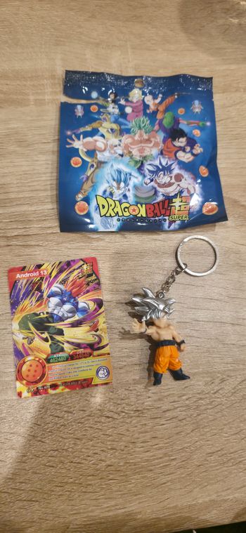 Porte clés Dragon Ball Z dbz Goku ultra instinct neuf