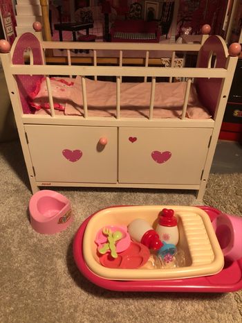 Lit et chaise poupée