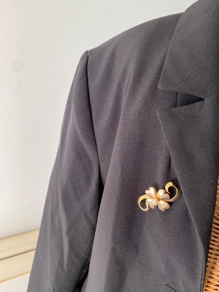 Broche vintage trèfle avec perle sur une note de musique en métal doré - photo numéro 14