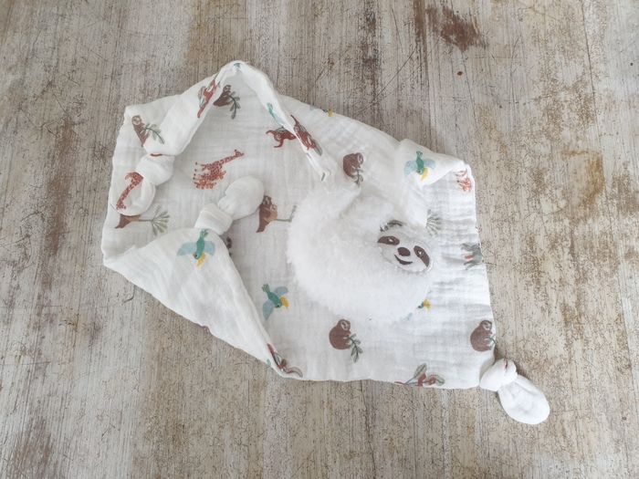 Doudou maison du monde paresseux blanc lange