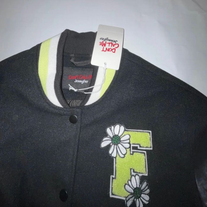 Veste teddy noire à manches effet cuir Jennyfer – style varsity tendance - photo numéro 3