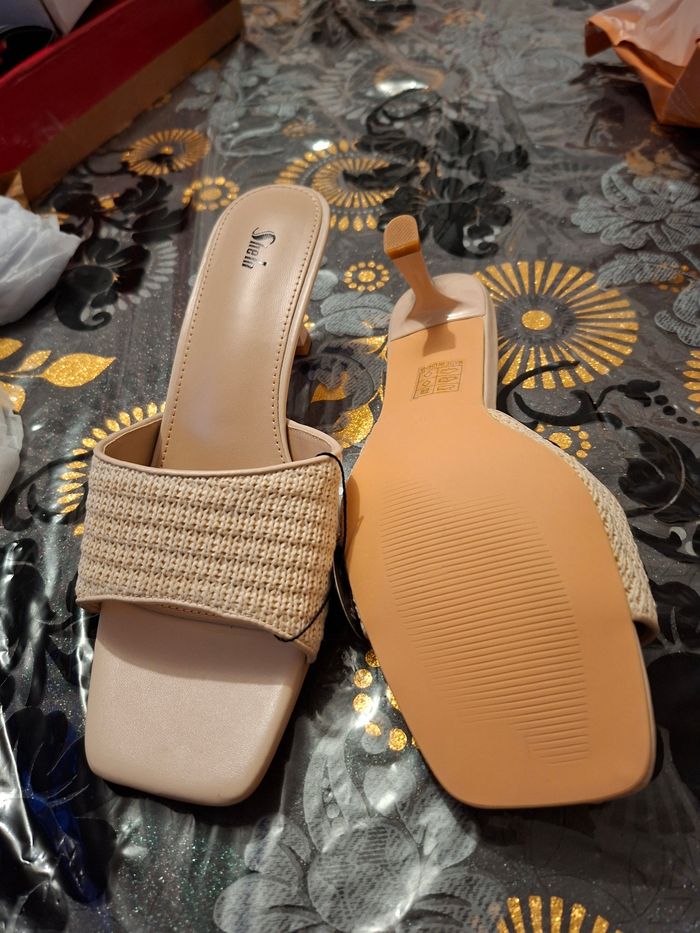 Chaussure a tallon 7 cm beige taille 39 neuf prix 6 euro - photo numéro 4