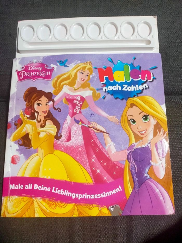 Livre de princesses a peindre ou colorier neuf