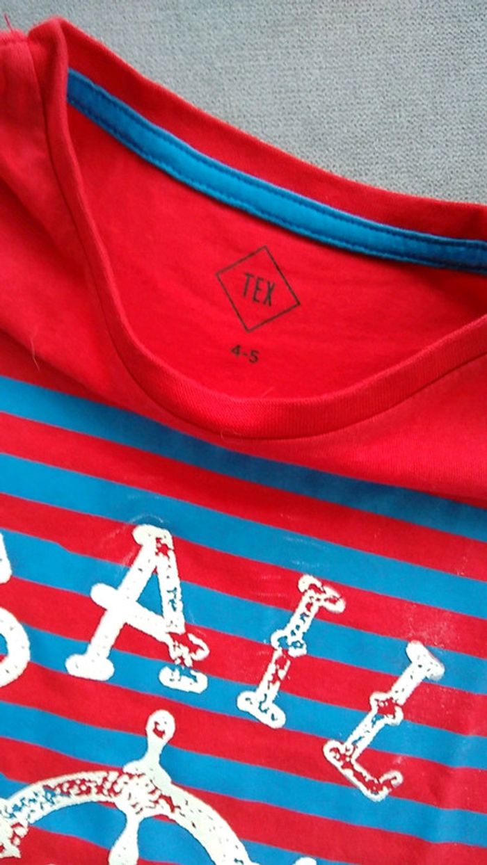 T-shirt rouge - photo numéro 2