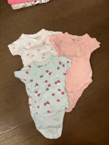Lot x3 bodies manches courtes bébé