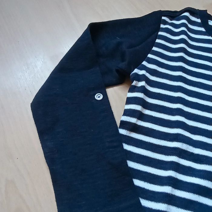 Superbe pull en maille fine 10 ans 🍀 kid's graffiti 🍀 très bon état - photo numéro 3