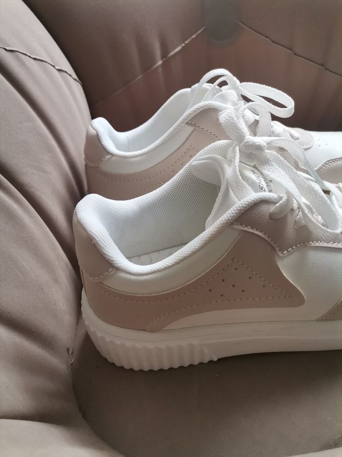 ✨ Baskets blanches & beige neuves – 39 ✨ - photo numéro 5