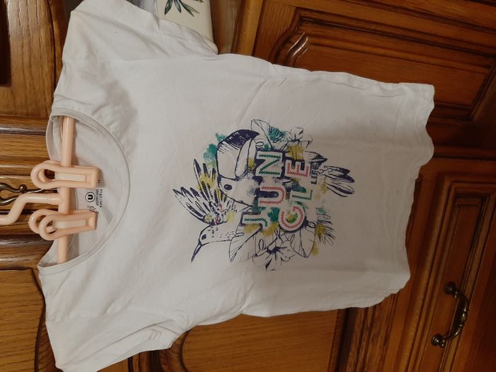 11 tee shirts et 1 débardeur pour filles Taille 8 ans - photo numéro 6