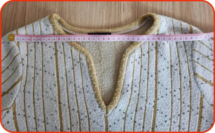 Pull a col V beige/or Bréal à stars Femme Taille M - photo numéro 2
