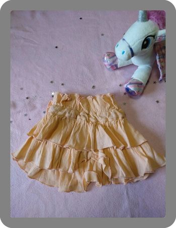 Jupe à volants rose pastel marque Kiabi taille 18 mois en très bon état