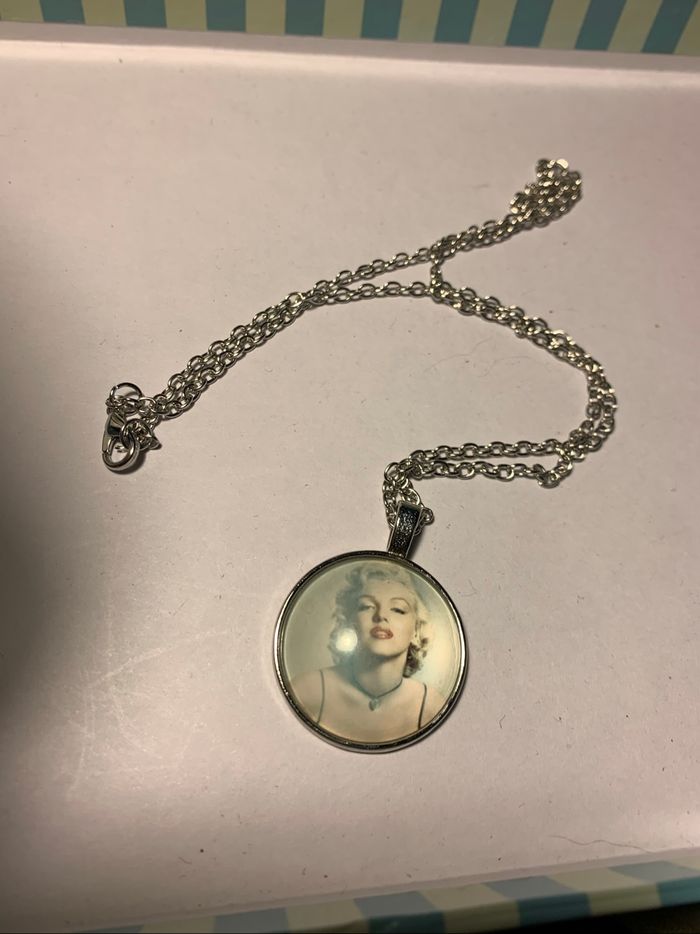 Collier Marilyn Monroe - photo numéro 3