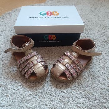 Nu-pieds taille 22.