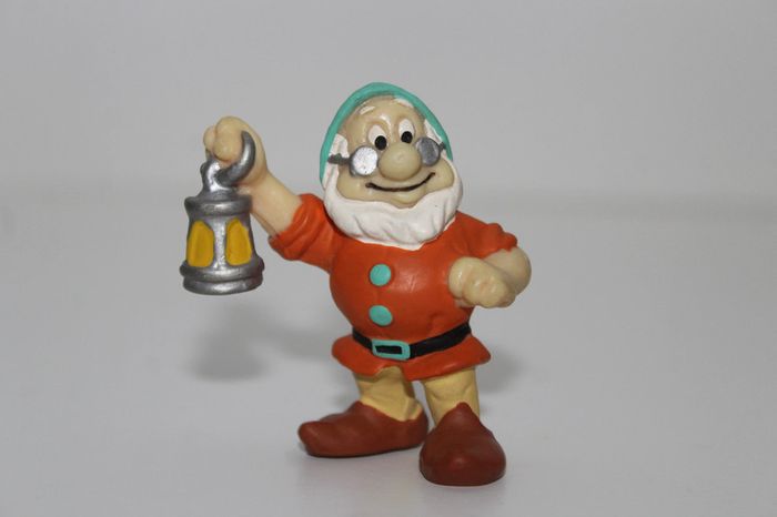 Lot Figurines  + Maison Blanche neige - Disney - photo numéro 7