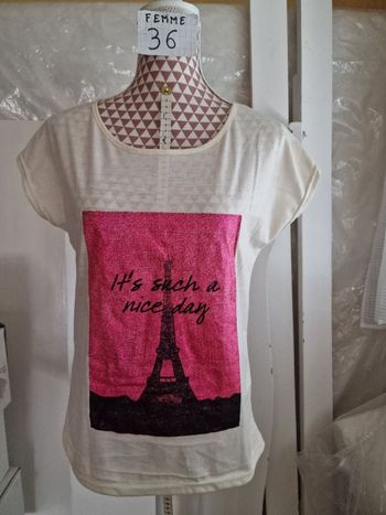 Tee-shirt, beige, avec impression rose  pailleté ,neuf juste été laver,en polyester, longueur 61cm,