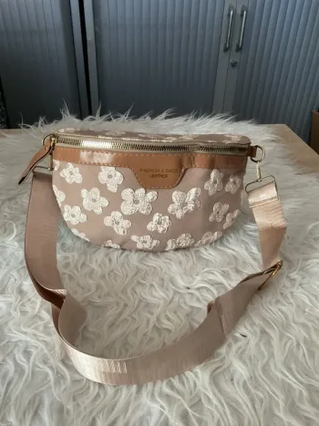Sac banane fleuris neuve
