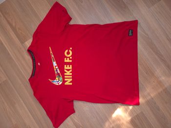 T-shirt Nike F.C rouge logo flags football taille L
