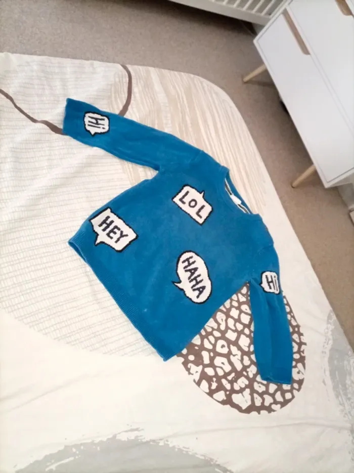 Pull bleu