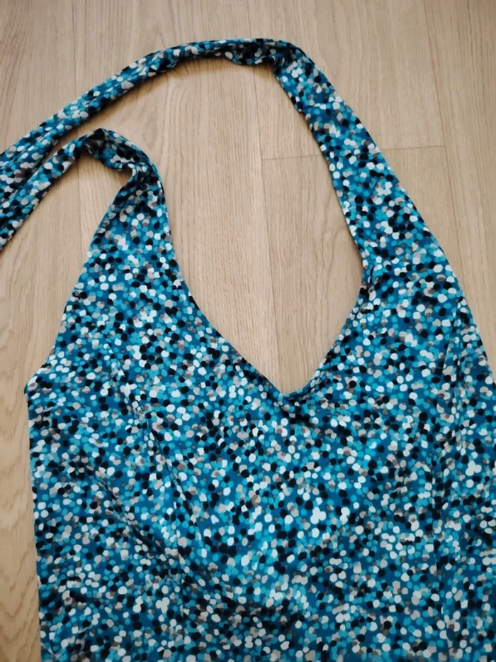 Robe courte dos nu - photo numéro 3