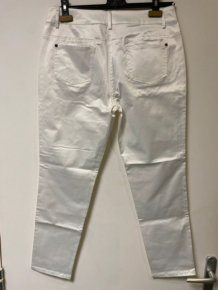 Superbe pantalon neuf blanc effet brillant Mais il est où le soleil taille 40 - photo numéro 5