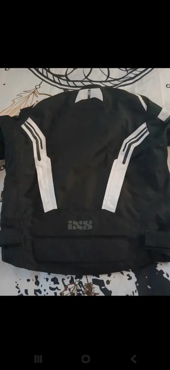 Blouson moto Ixs taille M impeccable
Avec protection coudes , épaules - photo numéro 3