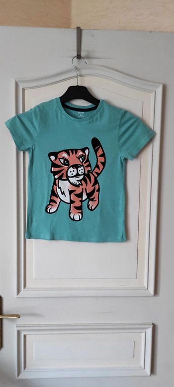 🌷tee-shirt manches courtes  🌷Kiabi 🌷étiquette taille 8 ans  🌷Excellent état
