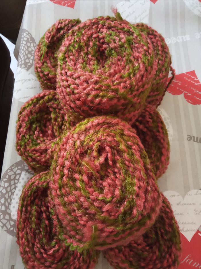 Lot de 8 Pelotes Fantaisies Rouge et Vert (650g)